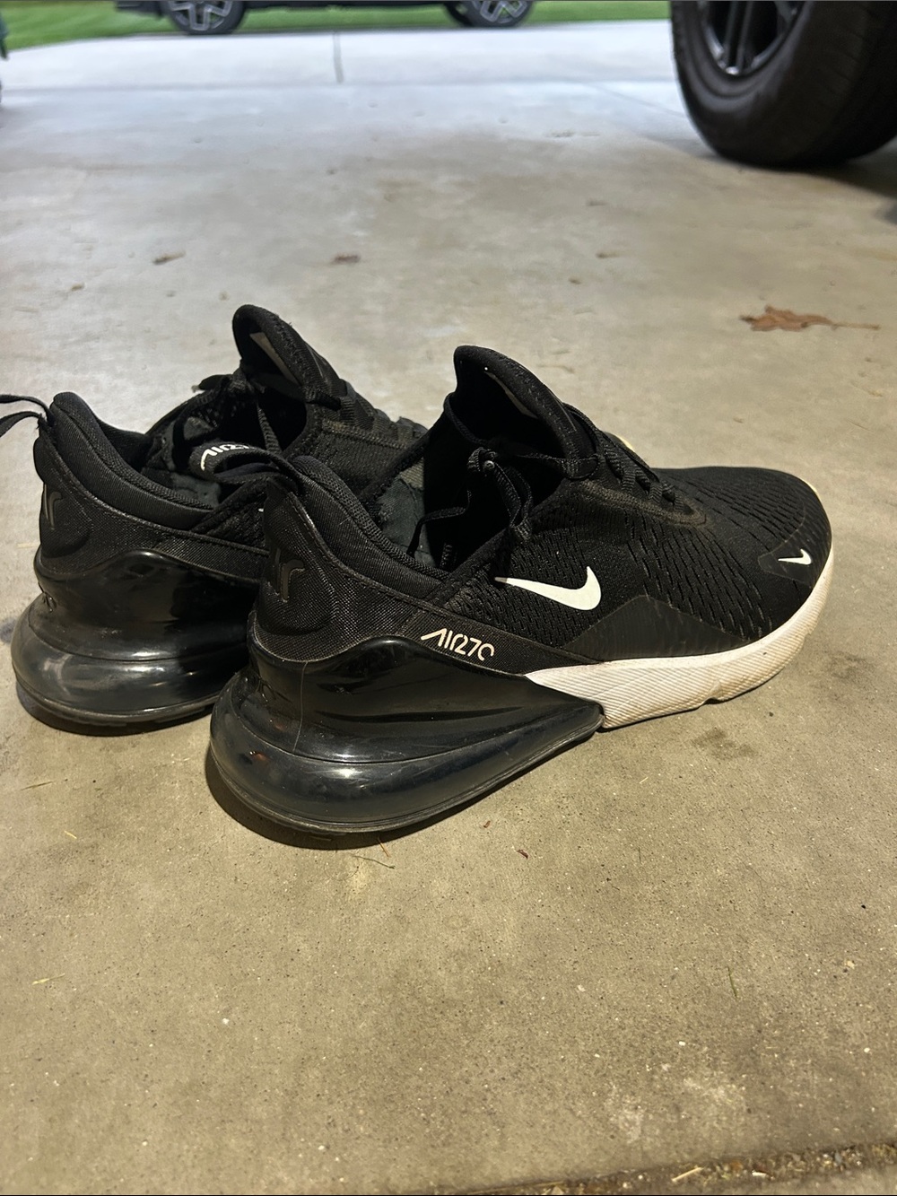 Nike Men's Black/White Air Max 270 Sneakers